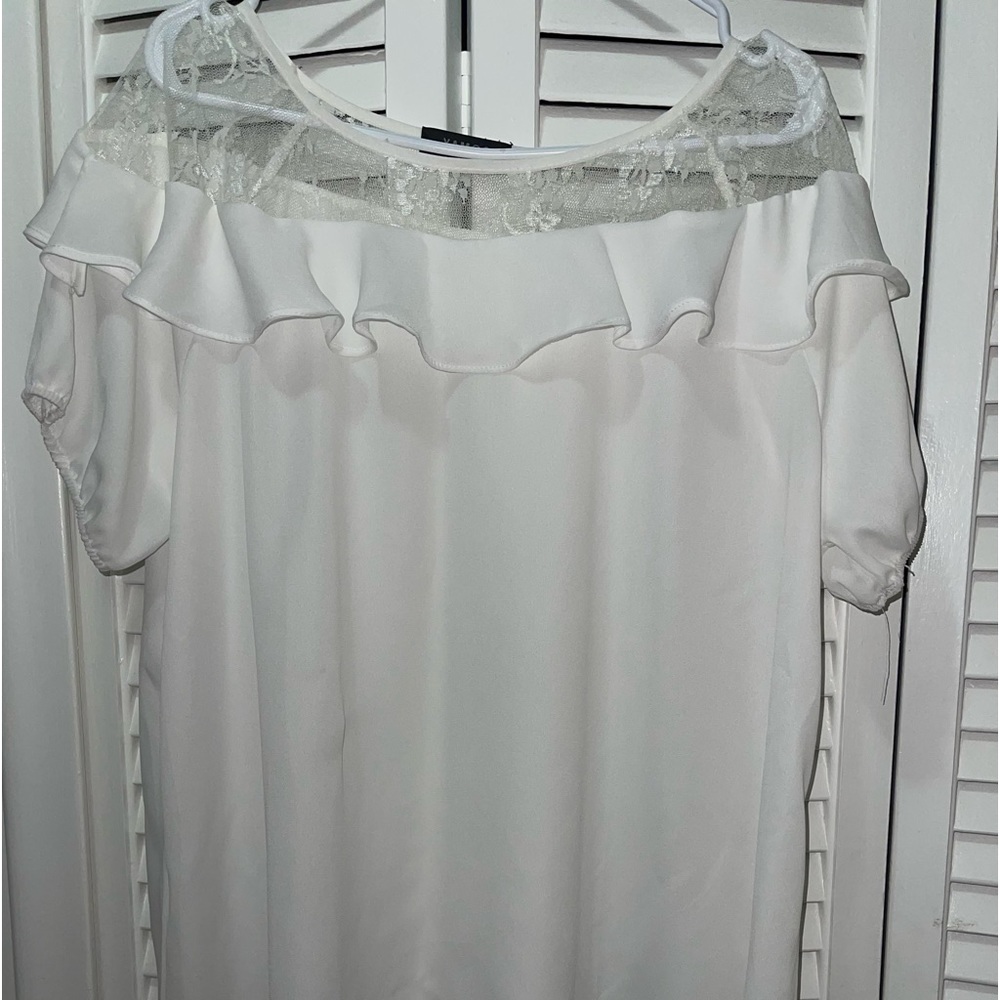 Casual blouse, says 5XL but it’s 2XL. Can’t go wrong with lace and ruffles